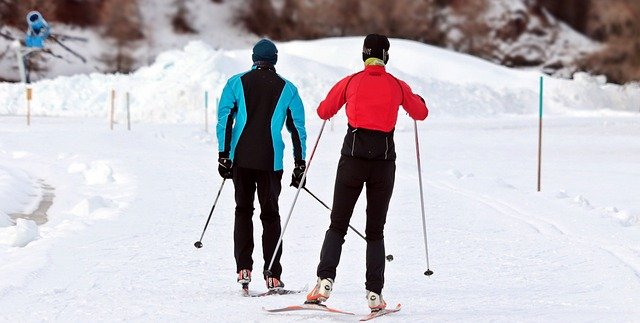 běžecké lyžování, dva běžkaři